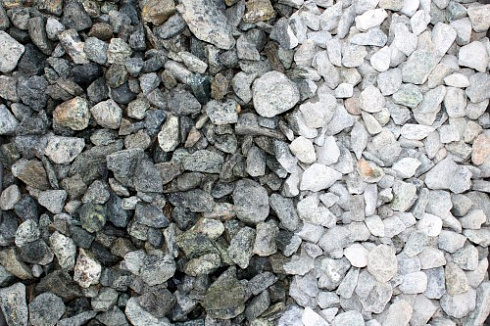 Kamenclub.ru: Щебень крошка зеленый (змеевик) фр. 20-40 мм.  купить в Кемерово мрамор зеленый, салатовый ландшафтная мраморная крошка 8500 руб/т   фото КАМЕНЬ КЛУБ