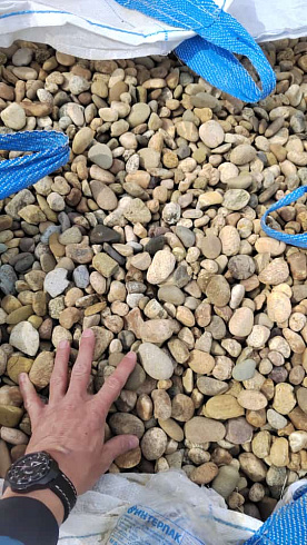 Kamenclub.ru: Галька речная окат рыжая фр. 20-40 мм. купить  в Кемерово галька речная окатанная рыжая желтая серая округлая речная галька 5000 руб/т   фото КАМЕНЬ КЛУБ