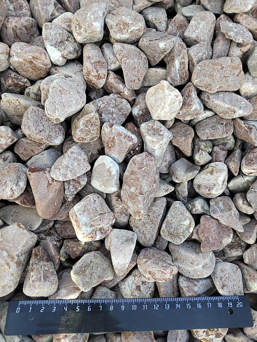 Kamenclub.ru: Мраморная крошка (щебень галтованный розовый) фр.20-40 мм.  купить в Кемерово мрамор розовый, красный оголтованный округлый щебень  15000 руб/т   фото КАМЕНЬ КЛУБ