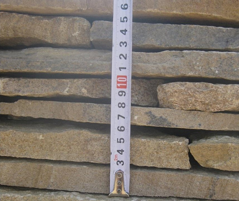 Kamenclub.ru: Песчаник пластушка желтый с разводом под дерево (2 см)  купить в Кемерово плитняк желтый с разводами, желтый, рыжий, серый песчаник пластушка рваная ландшафтная 11 000 руб/м3   фото КАМЕНЬ КЛУБ