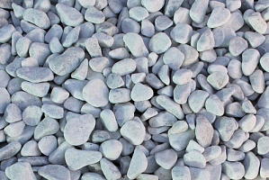 Kamenclub.ru: Мраморная крошка (щебень галтованный белый), фр.20-40 мм.  купить в Кемерово мрамор белый бежевый молочный мраморный щебень декоративный 17000 руб/т   фото КАМЕНЬ КЛУБ