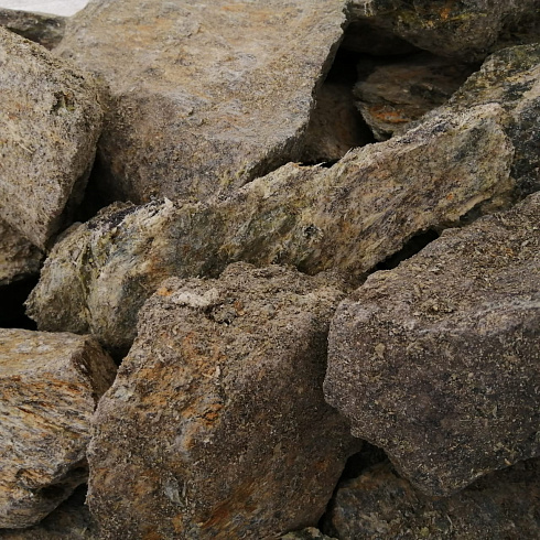 фото Змеевик салатовый  (фр. 70-100 мм)  купить в Кемерово в интернет-портале КАМЕНЬ КЛУБ