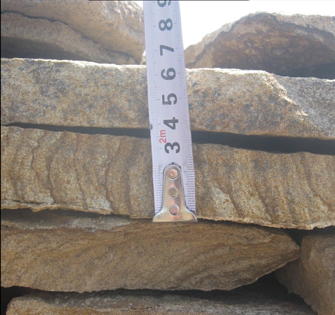 Kamenclub.ru: Песчаник пластушка желтый с рисунком (3 см)  купить в Кемерово песчаник желтый с рисунком, рыжий, желтый песчаник пластушка ландшафтная рваная 8 500 руб/м3   фото КАМЕНЬ КЛУБ