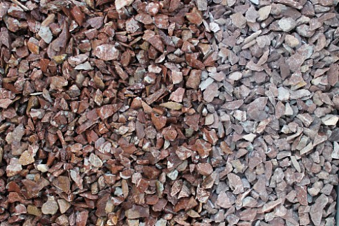 Kamenclub.ru: Мраморная крошка (щебень крошка розовый) фр. 10-20 мм.  купить в Кемерово мрамор розовый, красный каменная декоративная крошка ландшафтная 11000 руб/т   фото КАМЕНЬ КЛУБ