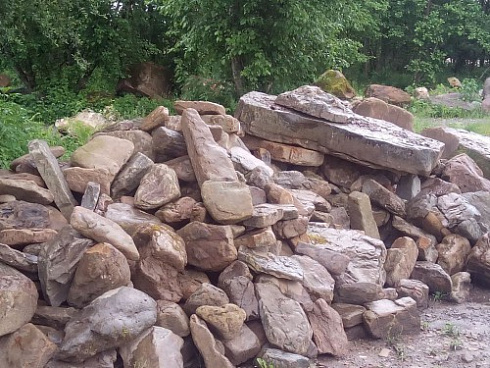 Kamenclub.ru: Песчаник декоративный ландшафтный (фр. 300-500 мм)  купить в Кемерово песчаник желтый рыжий серый зеленый валун речной окатанный природный песчаника 4 500 руб/т   фото КАМЕНЬ КЛУБ