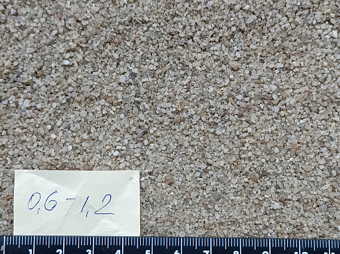 Кварцевый песок для площадок фр. 0,6-1,2 мм.  купить в Кемерово фото Камень Клуб
