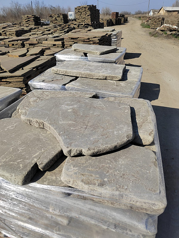 Kamenclub.ru: Песчаник галтованный для облицовки (фр. 2-5 см)  купить в Кемерово песчник рыжий желтый серый песчаник окатанный речной 6 000 руб/т   фото КАМЕНЬ КЛУБ