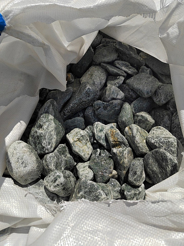 фото Галтованный жадеит (фр. 70-100 мм)  купить в Кемерово в интернет-портале КАМЕНЬ КЛУБ