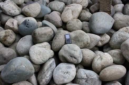 Kamenclub.ru: Речной валун (Ассорти) фр.100-300 мм.  купить в Кемерово галечник серый, темно-серый, светло-серый речная галька крупных размеров 4200 руб/т   фото КАМЕНЬ КЛУБ