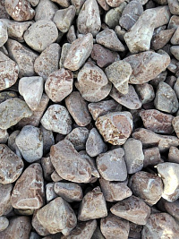 Kamenclub.ru: Мраморная крошка (щебень галтованный розовый) фр.10-20 мм.  купить в Кемерово мрамор розовый, красный ландшафтный декоративный окатанный округлый щебень 15000 руб/т   фото КАМЕНЬ КЛУБ