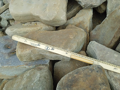 Kamenclub.ru: Песчаник для мощения дорожек, площадок, парковок ( фр 5-10 см)  купить в Кемерово песчаник  серый желтый коричневый рыжий песчаник оголтованный окатанный 6500 руб/т   фото КАМЕНЬ КЛУБ