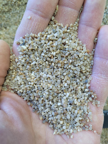 Кварцевый песок для водоподготовки фр. 1,6-3 мм.  купить в Кемерово фото Камень Клуб