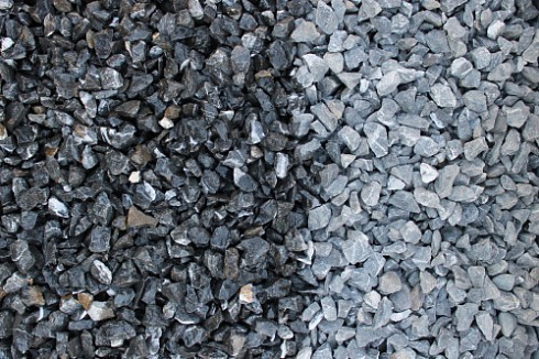Kamenclub.ru: Щебень крошка черный (мрамор) фр. 10-20 мм.  купить в Кемерово мрамор черный с белыми прожилками, черный, белый каменная ландшафтная декоративная крошка щебня 11000 руб/т   фото КАМЕНЬ КЛУБ
