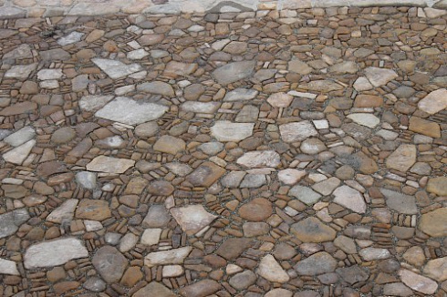 Kamenclub.ru: Песчаник для мощения дорожек, площадок, парковок ( фр 5-10 см)  купить в Кемерово песчаник  серый желтый коричневый рыжий песчаник оголтованный окатанный 6500 руб/т   фото КАМЕНЬ КЛУБ