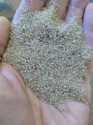 Кварцевый песок для площадок фр. 0,3 - 1 мм.  купить в Кемерово фото Камень Клуб