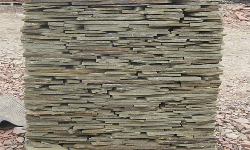 Kamenclub.ru: Песчаник пластушка серо-зеленый (3,0 см)  купить в Кемерово песчаник серо-зеленый, серый, зеленый песчаник пластушка колотый рваный ландшафтный 10200 руб/м3   фото КАМЕНЬ КЛУБ