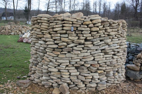 Kamenclub.ru: Песчаник для мощения дорожек, площадок, парковок ( фр 5-10 см)  купить в Кемерово песчаник  серый желтый коричневый рыжий песчаник оголтованный окатанный 6500 руб/т   фото КАМЕНЬ КЛУБ