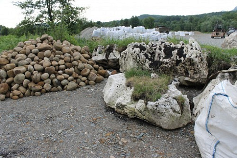 Kamenclub.ru: Песчаник ядра, фр. 100-300 мм  купить в Кемерово песчаник бежевый серый рыжий речная галька 5 000 руб/т   фото КАМЕНЬ КЛУБ