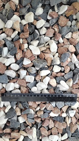 Kamenclub.ru: Мраморная крошка (щебень галтованный микс:белый-зеленый-розовый) фр.20-40 мм.  купить в Кемерово мрамор белый, зеленый, розовый мрамор декоративный (галтовка) 15500 руб/т   фото КАМЕНЬ КЛУБ