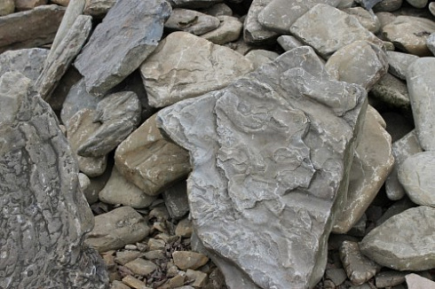 Kamenclub.ru: Песчаник декоративный ландшафтный (фр. 300-500 мм)  купить в Кемерово песчаник желтый рыжий серый зеленый валун речной окатанный природный песчаника 4 500 руб/т   фото КАМЕНЬ КЛУБ